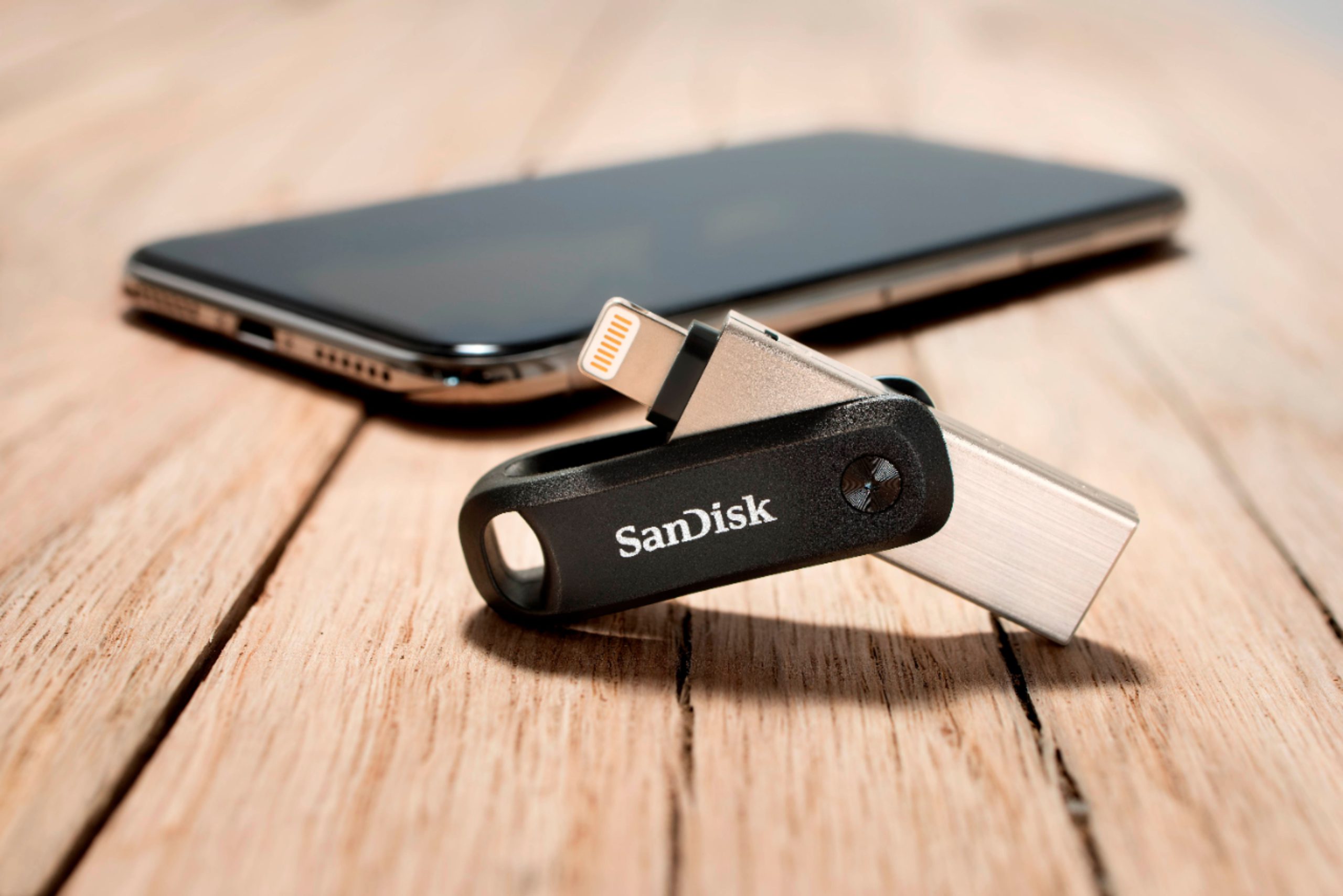 فلش مموری سن دیسک Sandisk iXpand Go ظرفیت64GB/نماکم