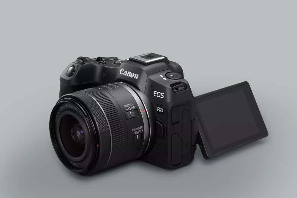Canon EOS R8 Mirrorless Camera with RF 24-50mm f/4.5-6.3 IS STM Lens/نماکم