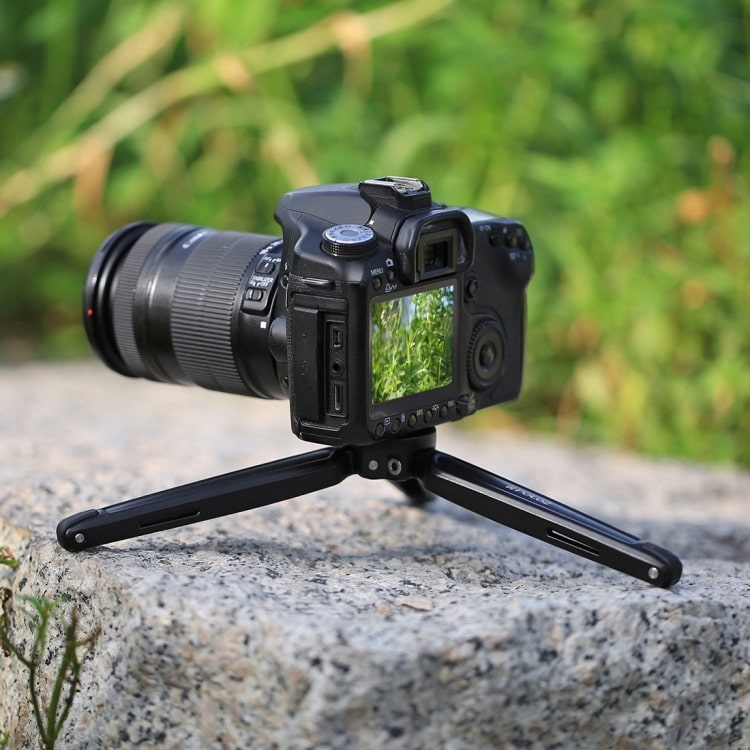 Mini Metal Desktop Tripod Mount/نماکم